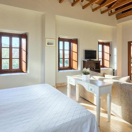 Mare Monte Luxury Suites Spetses Town Екстер'єр фото