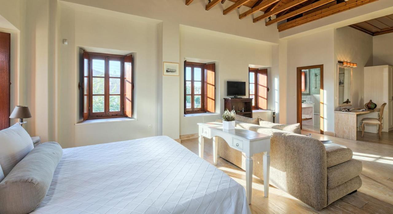 Mare Monte Luxury Suites Spetses Town Екстер'єр фото