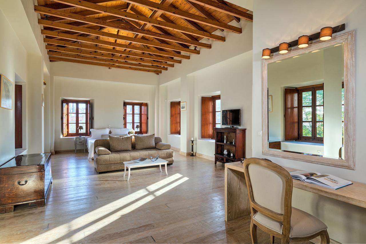 Mare Monte Luxury Suites Spetses Town Екстер'єр фото